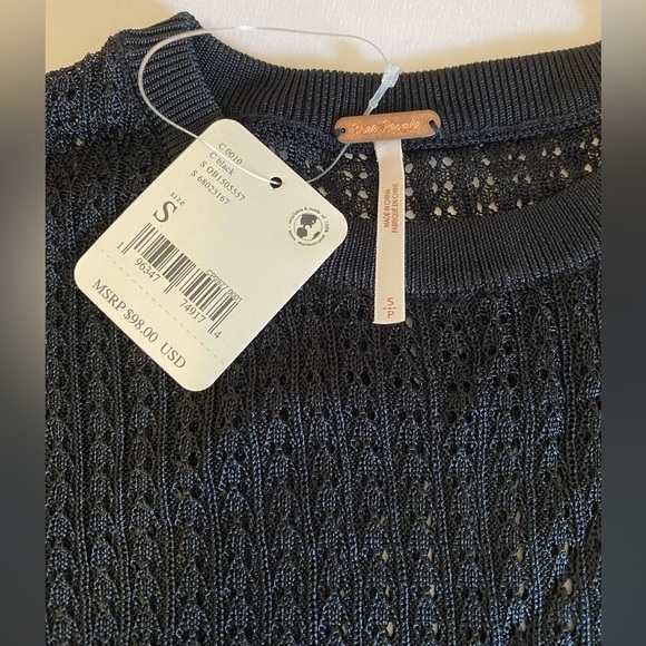 NWT Free People H2O Crew Pullover Open Weave Knit
Crop Top Black Size S - Picture 7 of 11
